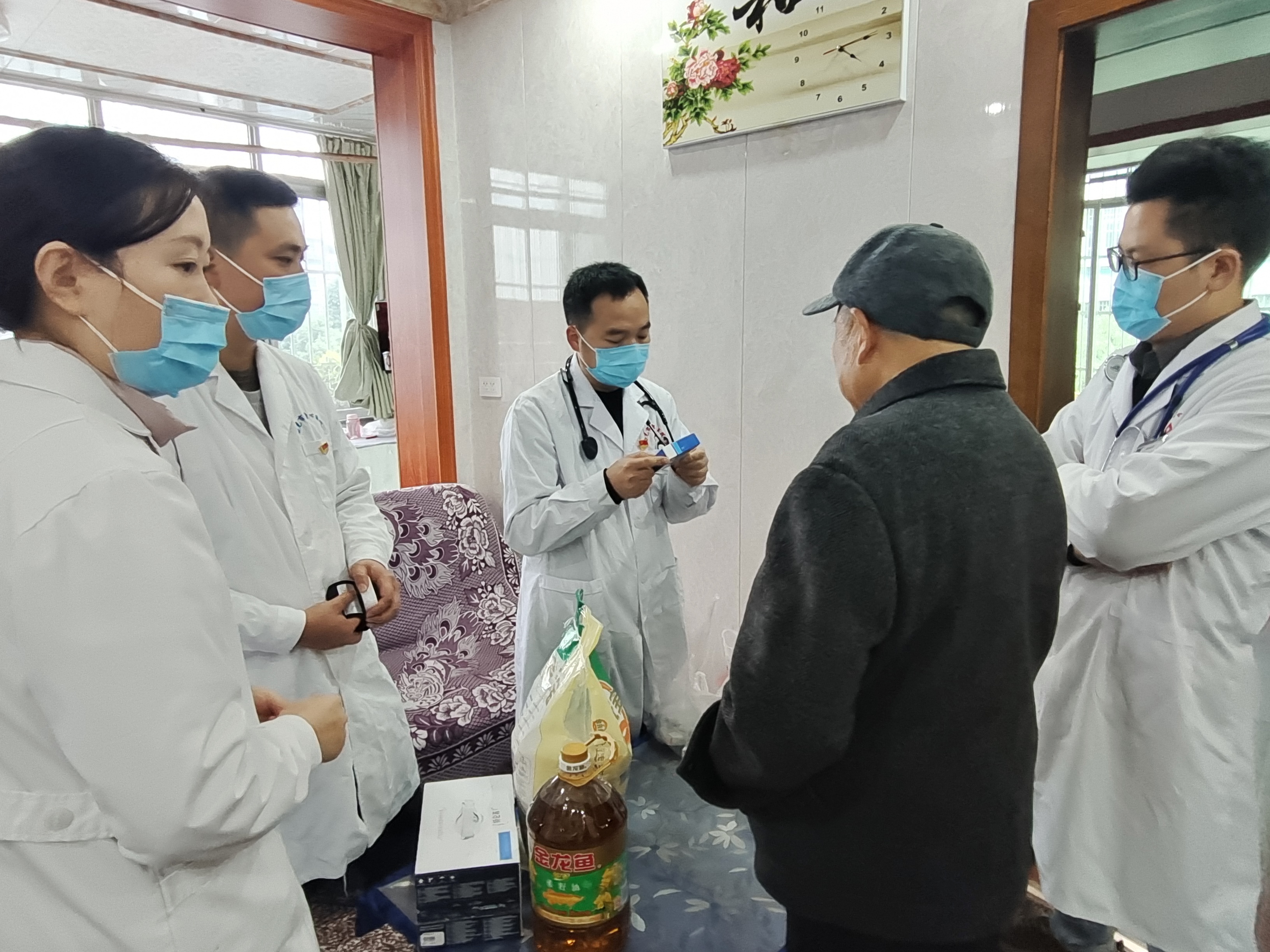南充市身心醫(yī)院第四黨支部開展入戶慰問義診活動(dòng)