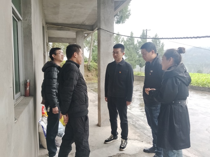 迎冬送暖，情系民心——南充市身心醫(yī)院第四黨支部冬日慰問定點(diǎn)幫扶家庭