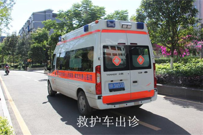 救護(hù)車出診.jpg