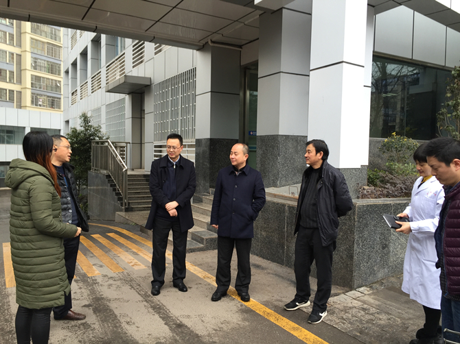 縣衛(wèi)計局與縣疾控中心對我院人感染H7N9禽流感防控工作進行檢查指導(dǎo)